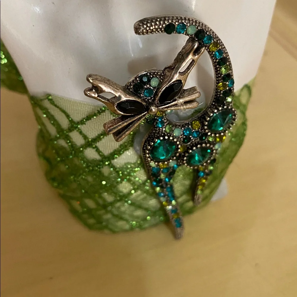 Face Flower Head Bust Decorative Rhinestone Cat Brooch Hand-made